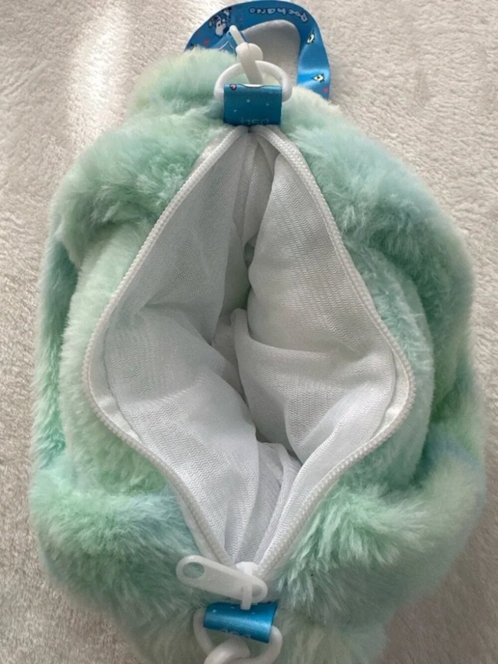 Sanrio Fuzzy Plush Pochacco Shoulder Bag/Crossbody Purse & Furry Bag Charm NWOT - Picture 6 of 6